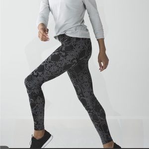 Lululemon Hi Rise leggings snake print